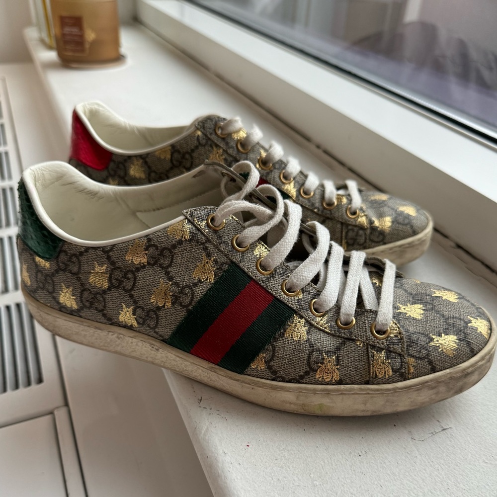 GUCCI WOMEN'S ACE GG SUPREME SNEAKER WITH BEES - Size 7.5